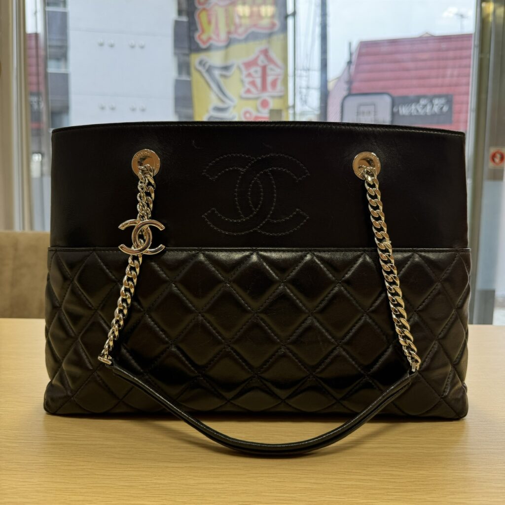 藤沢市長後の買取ふじで買取したシャネルのブラックレザー マトラッセ ココマーク チェーントートバッグ
