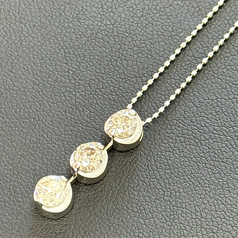 藤沢市長後の買取ふじで買取したK18WG（18金ホワイトゴールド）ダイヤモンド合計1ctのスリーストーンネックレス