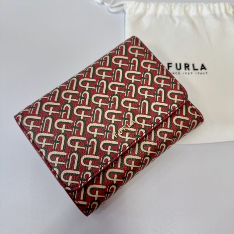 藤沢市長後の買取ふじで買取したFURLA フルラのレッド系モノグラム柄コンパクトウォレット