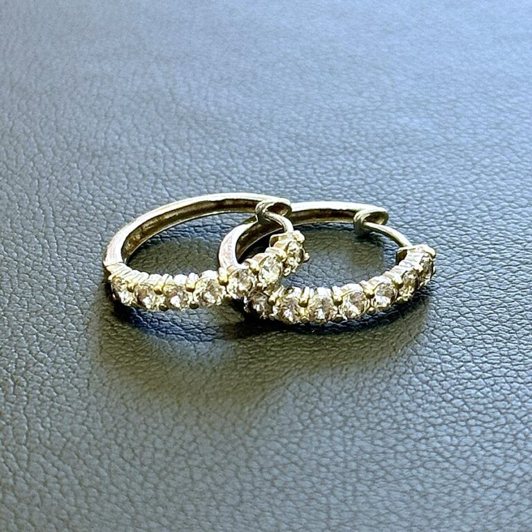 藤沢市長後の買取ふじで買取したK14WG（14金ホワイトゴールド）のキュービックジルコニア付きフープピアス