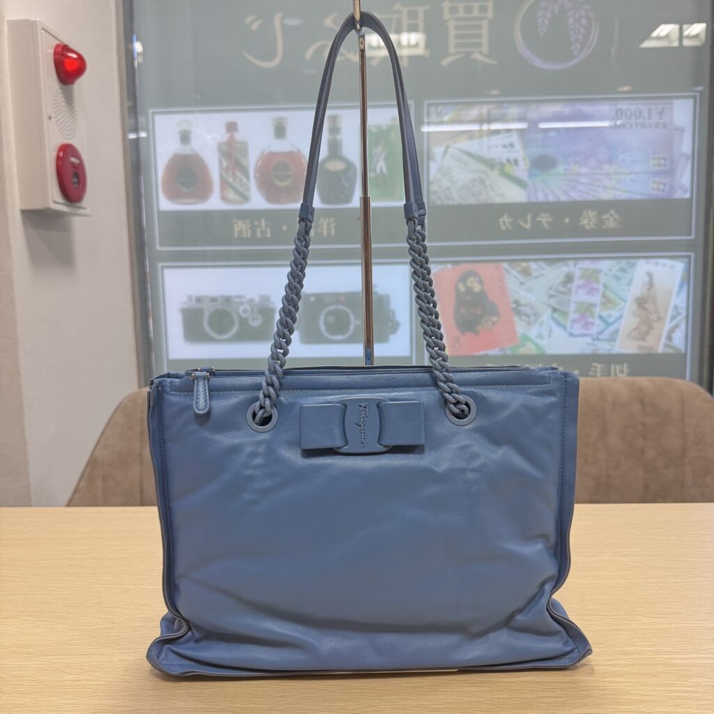 Salvatore Ferragamo フェラガモ VIVA BOW 値交渉可 フェラガモ VIVA BOW ショルダーバッグ買取実績｜藤沢市長後の買取ふじ